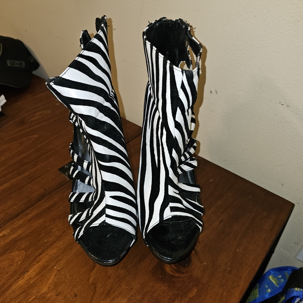 Womens zebra print ankle heels